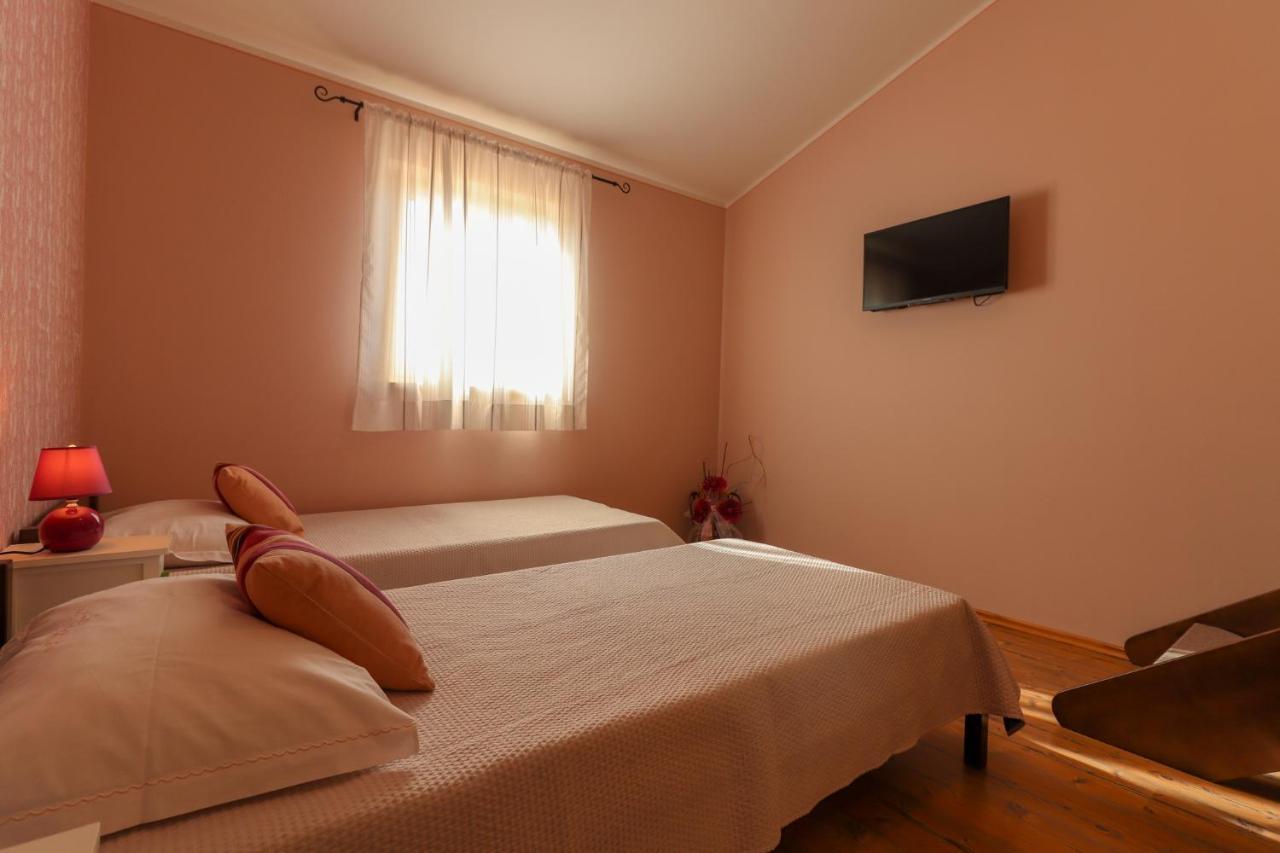 Villa Nona Marija Sveti Lovreč Pazenatički Екстериор снимка